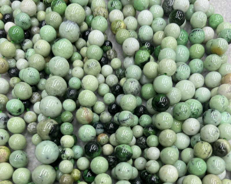 Бусины Гранат зеленый качество АВ+ гладкий глянцевый шар 6мм, 8мм, 10мм натуральный камень 6 мм Зеленый