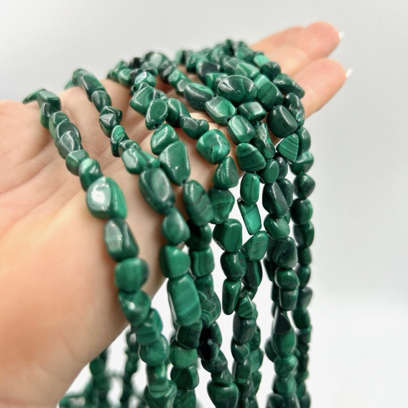 Бусины Малахит форма галтовка размер 6*8*8-10мм натуральный камень